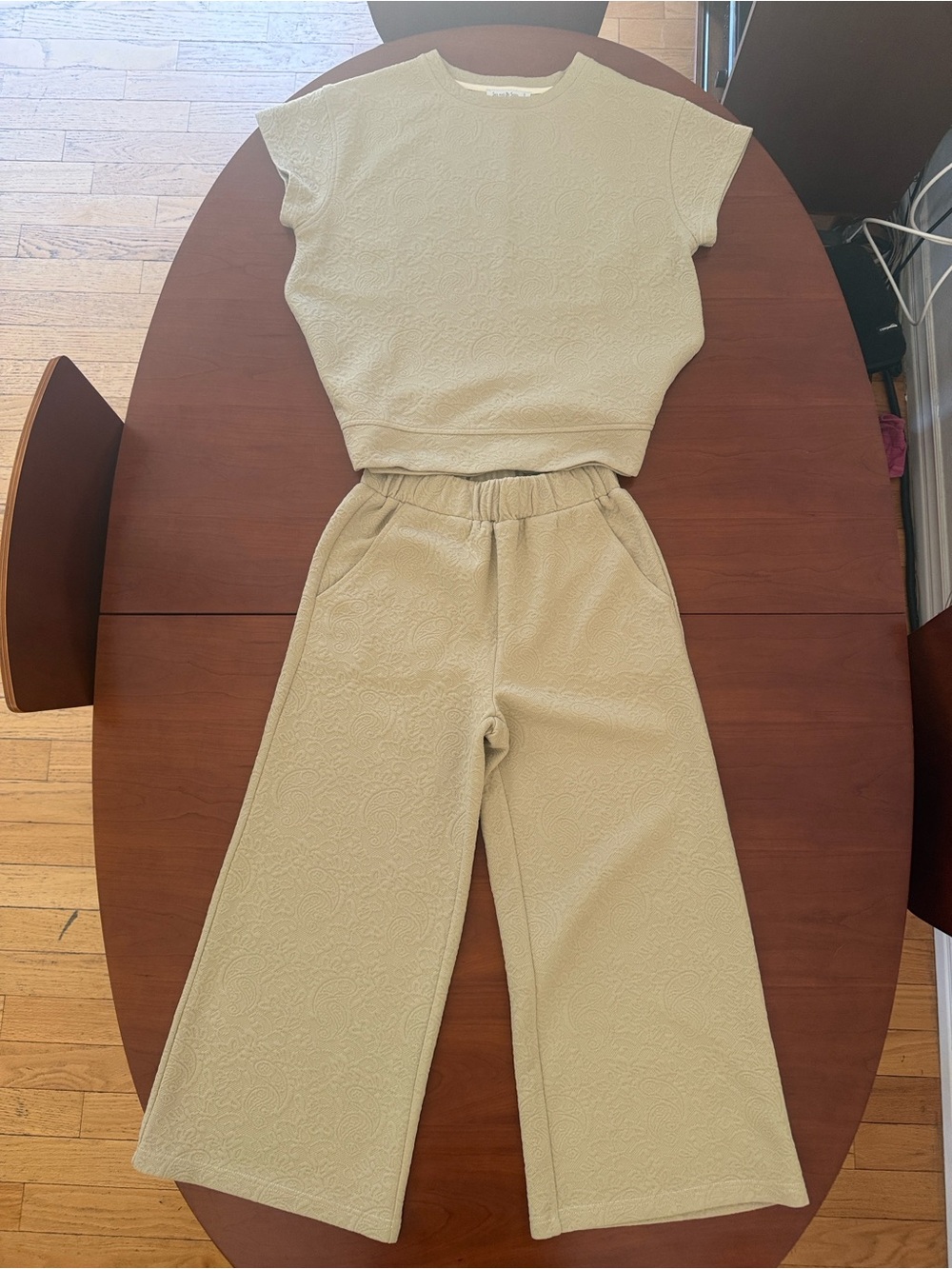 Women's set- Textured Paisley Short Sleeve Top with matching capri pants.